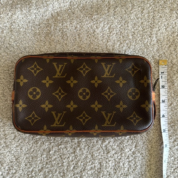 Louis Vuitton pouch - Picture 15 of 16
